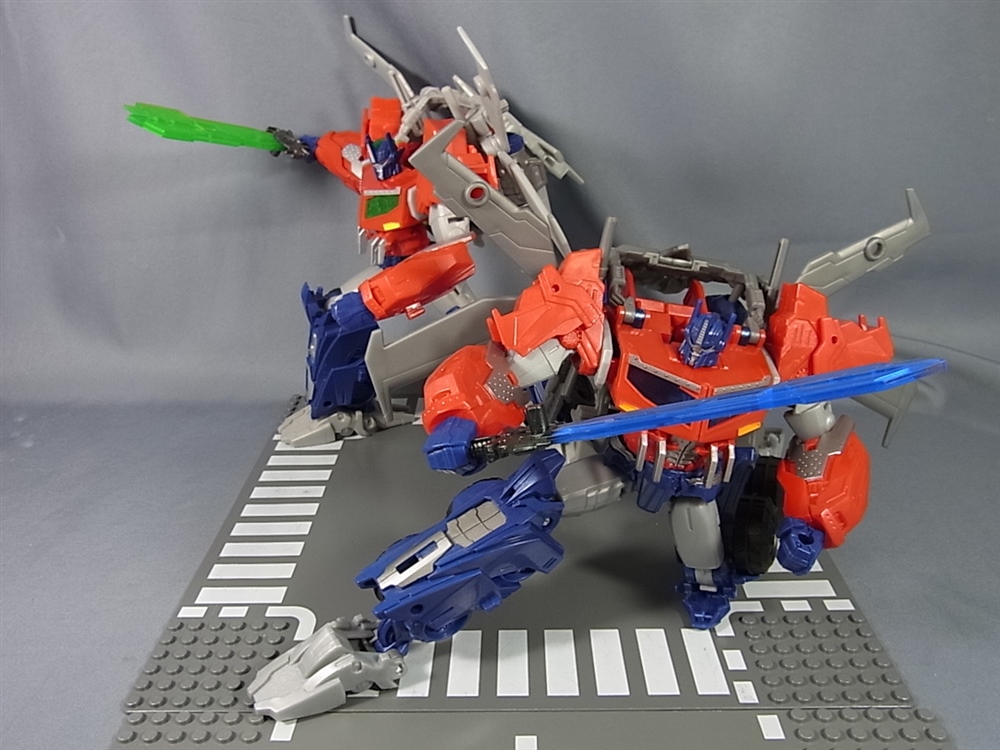 More Transformers Go! In Hand Images Show Voyager and Deluxes Toys